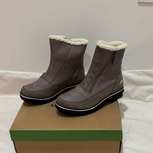 JBU Women's Taupe Winter Boots with Cream Lining